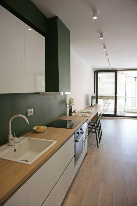 Apartment Elegant Living In The Heart Of Tirana