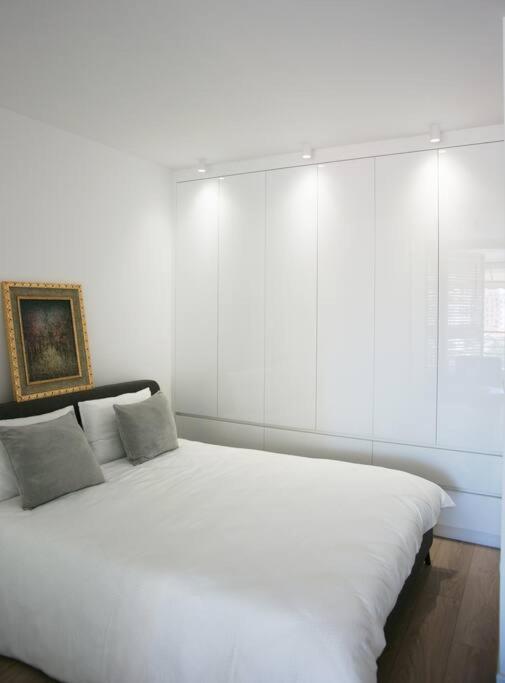 Elegant Living In The Heart Of Apartamento Tirana