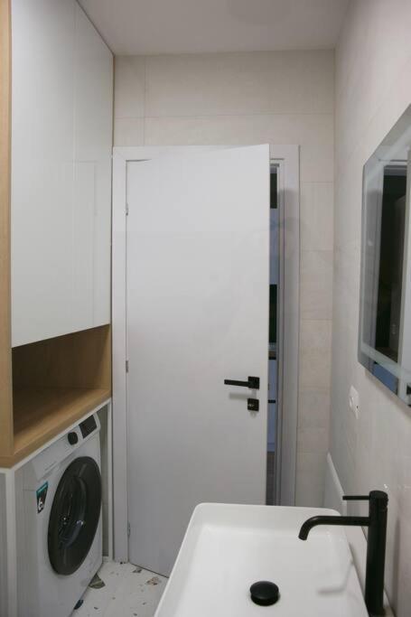 Apartamento Elegant Living In The Heart Of